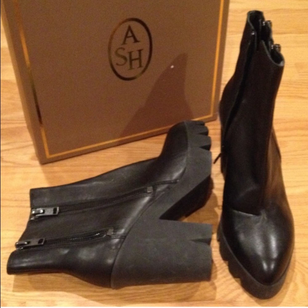 COPY - Ash boots size 41 lightly worn. Black. Lug sole. Pointy toe.